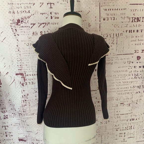 Ribbed crew neck ruffled shoulder sweater - Picture 9 of 9